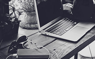 配资头条 十大配资平台:深圳期货配资公司-起草组成员解读政府工作报告，首次把稳住楼市股市写进总体要求